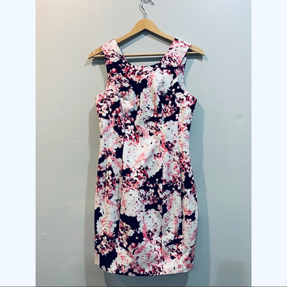Lipsy Dresses & Skirts - Lipsy london dress NWT Size 6 Floral Print Sheath
